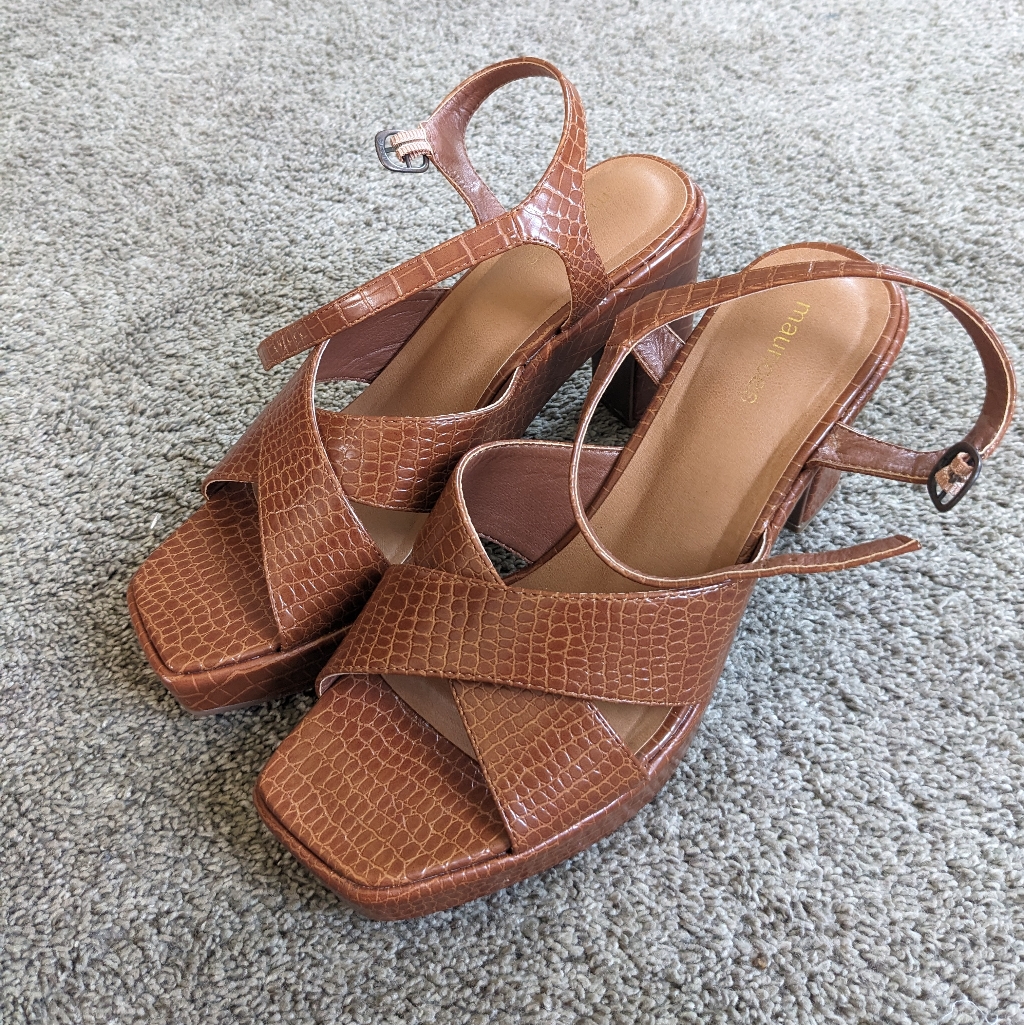 Brown Crocodile Platforms